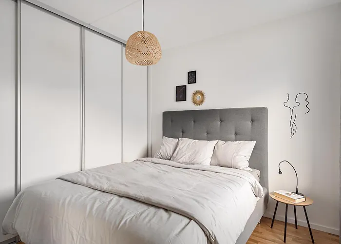 La Nordic Chic With Free Parking